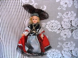 7 1/2'' REGAL BLONDE INTERNATIONAL BLACK/SILVER COSTUME DOLL #658